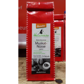 Muskatnüsse ganz Tüte